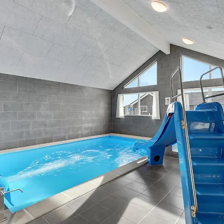 Feriehus Lovely In With Sauna